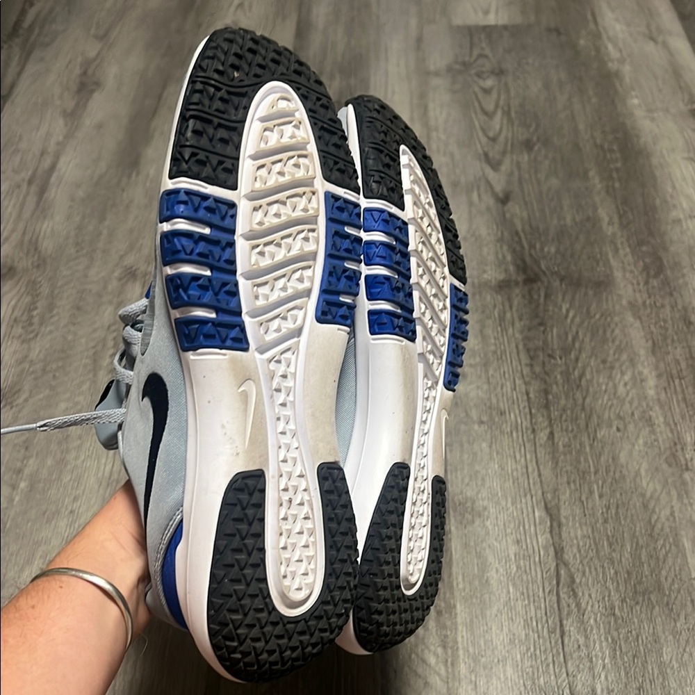 Men’s 10.5 Nike Gray and Blue Athletic Shoes with Cushioned Support - Picture 4 of 9